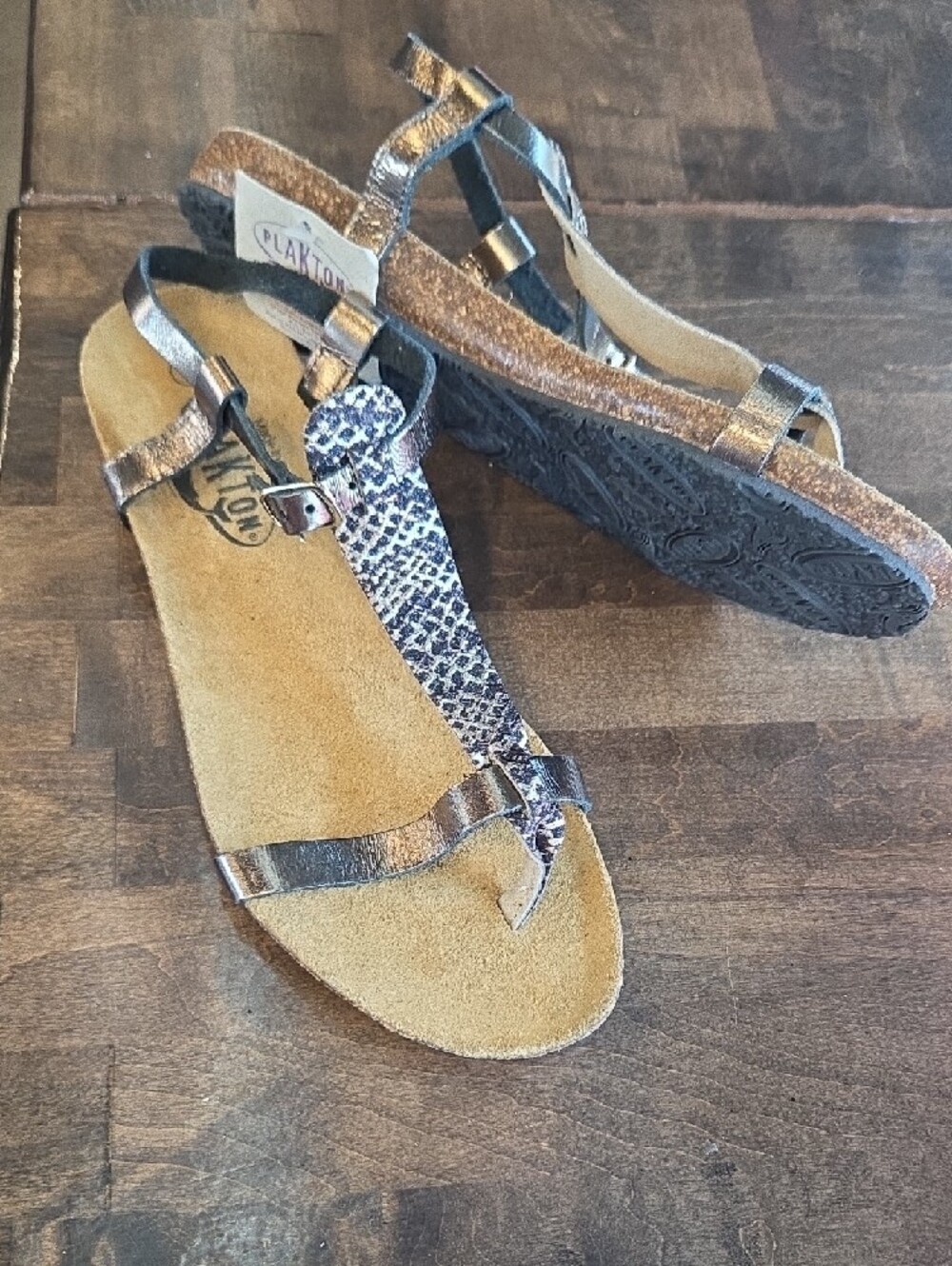 Plakton Size 6 Women's NEW Metallic Bronze Snake-Print T-Strap Sandals
